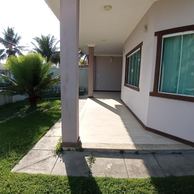 Linda e completa casa na quadra da lagoa de praia seca
